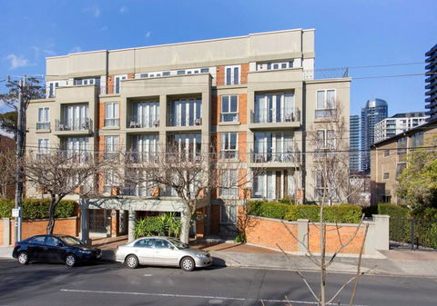 Walk To The MCG, The Tan, Botanic Gardens & Train - Tourism Brisbane 0