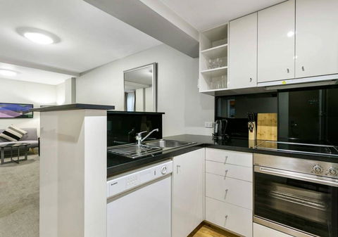 Walk To The MCG, The Tan, Botanic Gardens & Train - Tourism Brisbane 1