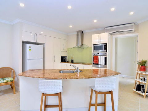 Walk To The Ocean In Five Minutes - Tourism Brisbane 1