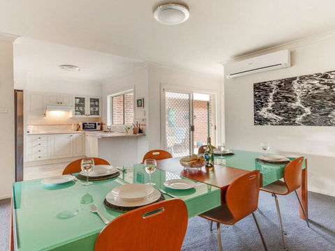 Walling-Clifton Gardens - Backing Onto Golf Course - Tourism Brisbane 3