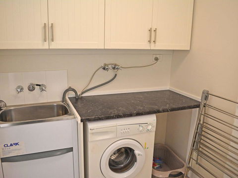 Wanda Magic' 19 Randall Drive - Beautiful Water Front House - Tourism Brisbane 3