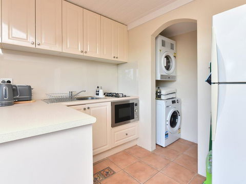 Wangi Waterfront Delight 1bdr Studio - Tourism Brisbane 3