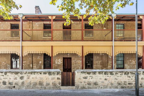Warders Cottage: Iconic Cottage In The Heart Of Freo - Tourism Brisbane 0