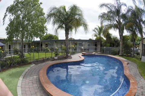 Warrina Motor Inn - Tourism Brisbane 0