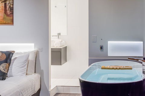 Waterfall Springs Retreat - Tourism Brisbane 0