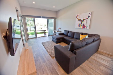 Waterfront Apartments - Brisbane Tourism 0