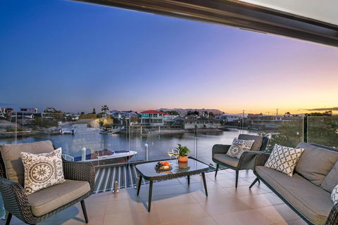 Waterfront Boutique Apartment - Personal Concierge - Brisbane Tourism 1