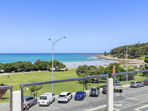 WATERFRONT SEVEN - In The Heart Of Lorne - Brisbane 4u 2