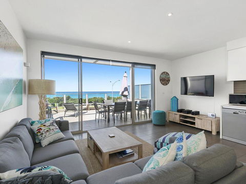 WATERFRONT SEVEN - In The Heart Of Lorne - Brisbane 4u 3