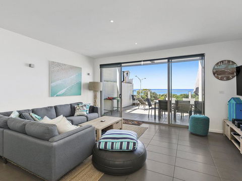 WATERFRONT SEVEN - In The Heart Of Lorne - Brisbane 4u 0