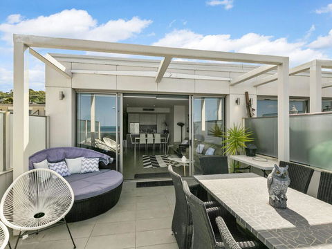WATERFRONT THREE- In The Heart Of Lorne - Brisbane 4u 1