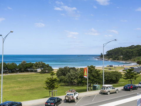 WATERFRONT THREE- In The Heart Of Lorne - Brisbane 4u 2