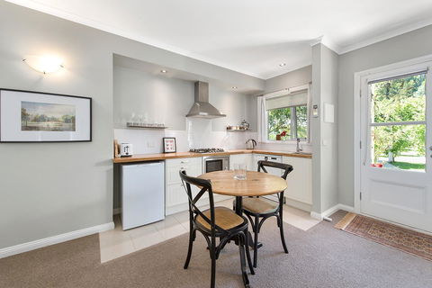 Amelina Cottages - Brisbane Tourism 11
