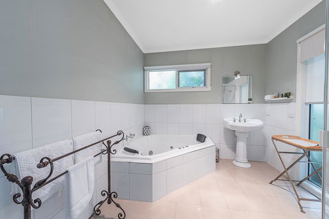 Amelina Cottages - Brisbane Tourism 8