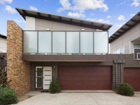 Central To Cowes - Tourism Brisbane 0