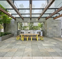 Complete Host Manhattan Apartments - Brisbane Tourism