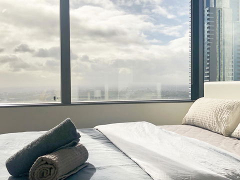 CBD Spacious 3 Bedrooms-Breathtaking View Gym Pool - Brisbane Tourism 24