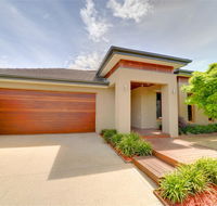 Newington Lakehouse - Tourism Brisbane