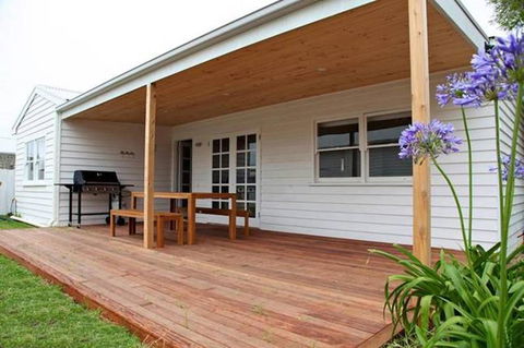 Sorrento Beach Cottages No. 2 - In The Heart Of Sorrento - Brisbane Tourism 0