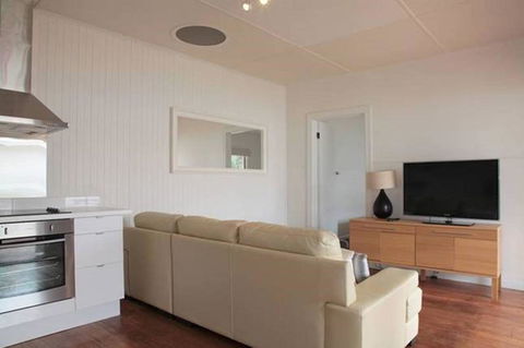 Sorrento Beach Cottages No. 2 - In The Heart Of Sorrento - Brisbane Tourism 6