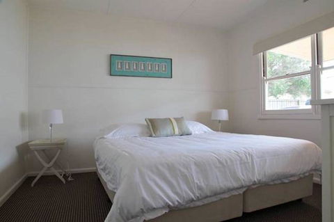 Sorrento Beach Cottages No. 2 - In The Heart Of Sorrento - Brisbane Tourism 7