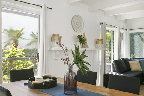 Mysa Anglesea Sleeps 7 WiFi SmartTV Cafes Shops - Brisbane Tourism 1