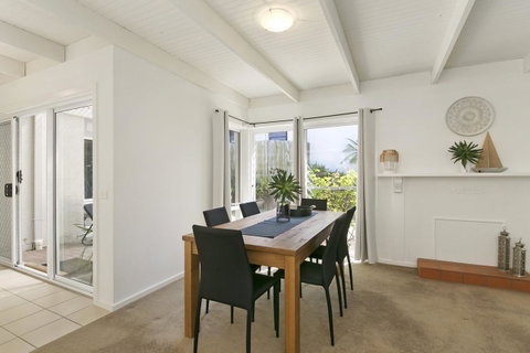Mysa Anglesea Sleeps 7 WiFi SmartTV Cafes Shops - Brisbane Tourism 9