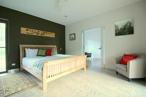 3 Bells Alpine Cottage - Brisbane Tourism 9