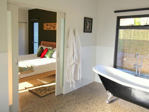 3 Bells Alpine Cottage - Brisbane Tourism 8