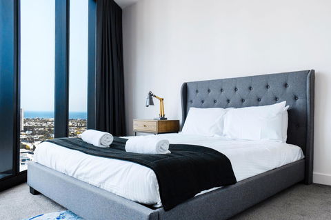 Deluxe Sea Views Apartment - Tourism Brisbane 10