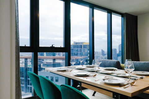 Deluxe Sea Views Apartment - Tourism Brisbane 17