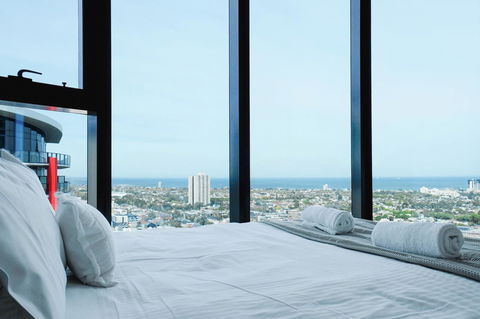 Deluxe Sea Views Apartment - Tourism Brisbane 18
