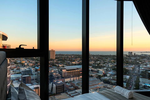 Deluxe Sea Views Apartment - Tourism Brisbane 8