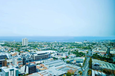 Deluxe Sea Views Apartment - Tourism Brisbane 11