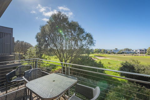 Stylish 3 Bedroom Townhouse - Free Parking - Tourism Brisbane 13