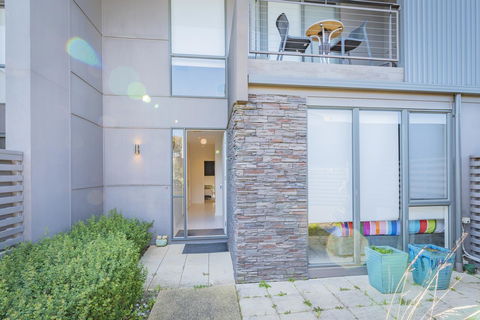 Stylish 3 Bedroom Townhouse - Free Parking - Tourism Brisbane 0