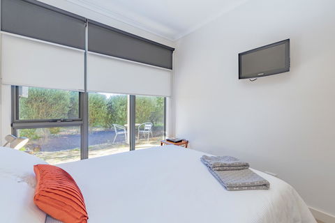 Stylish 3 Bedroom Townhouse - Free Parking - Tourism Brisbane 20