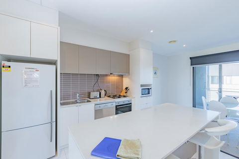 Stylish 3 Bedroom Townhouse - Free Parking - Tourism Brisbane 11