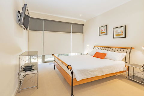 Stylish 3 Bedroom Townhouse - Free Parking - Tourism Brisbane 19