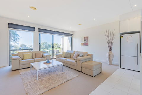 Stylish 3 Bedroom Townhouse - Free Parking - Tourism Brisbane 16