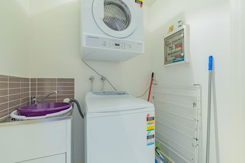 Stylish 3 Bedroom Townhouse - Free Parking - Tourism Brisbane 21