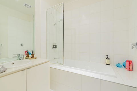 Stylish 3 Bedroom Townhouse - Free Parking - Tourism Brisbane 23