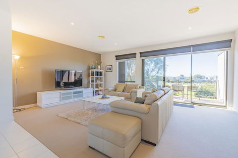 Stylish 3 Bedroom Townhouse - Free Parking - Tourism Brisbane 15