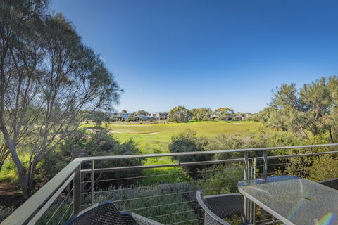 Stylish 3 Bedroom Townhouse - Free Parking - Tourism Brisbane 12