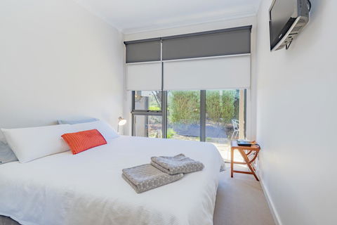 Stylish 3 Bedroom Townhouse - Free Parking - Tourism Brisbane 7