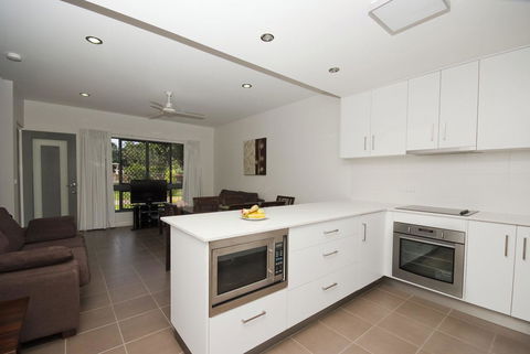 Woodville Beach Townhouse 6 - Tourism Brisbane 4
