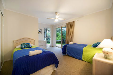 Whale Watch Ocean Beach Resort - Tourism Brisbane 6