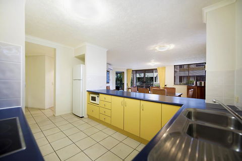 Whale Watch Ocean Beach Resort - Tourism Brisbane 13