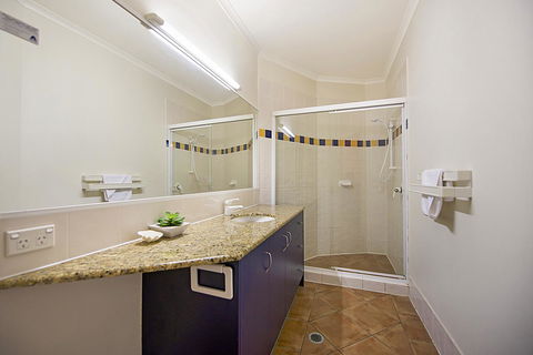 Whale Watch Ocean Beach Resort - Tourism Brisbane 12