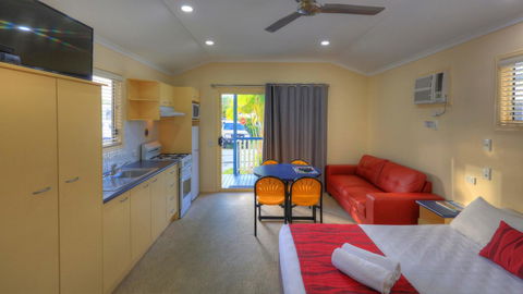 Alex Beach Cabins And Tourist Park - Brisbane Tourism 23